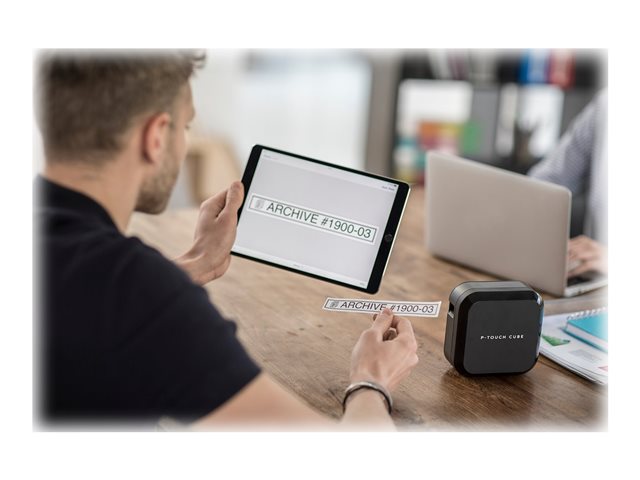 PT-P710BT  Printermodel, 3,5/6/9/12/18/24 mm, TZe-tape, compatible met Windows en Mac, automatisch snijmechanisme , (incl. 24 mm zwart op wit 4 meter tapecassette,USB kabel en AC adapter).