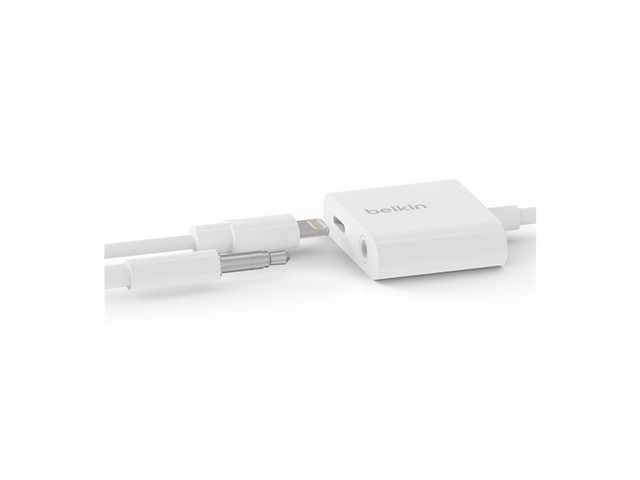 Belkin 3.5 mm Audio + Charge RockStar - Lightning to headphone jack / charging adapter - Lightning male to 4-pole mini jack, Lightning female - white