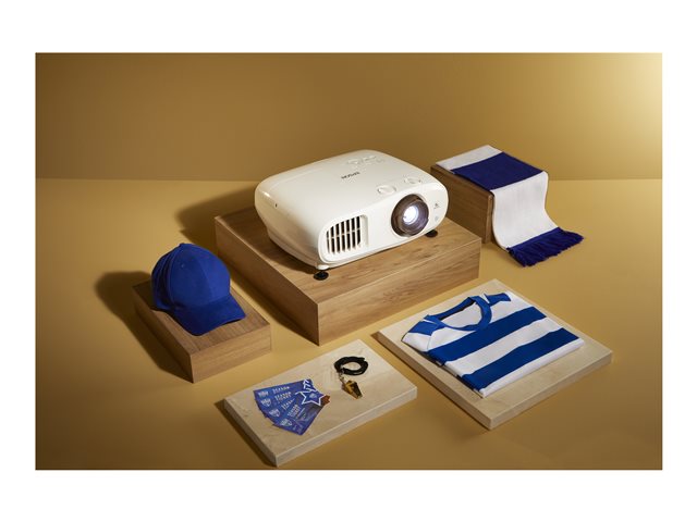 Epson EH-TW7000 - 3LCD projector - 3D - 3000 lumens (white) - 3000 lumens (colour) - 3840 x 2160 (2 x 1920 x 1080) - 16:9 - 4K - white
