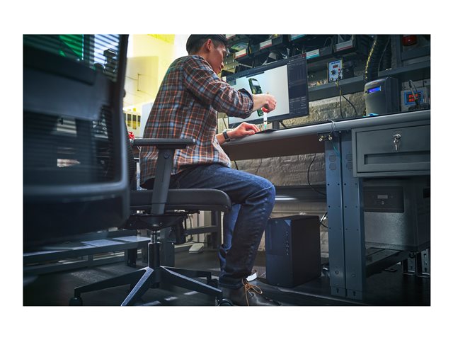 HP Z1 G9 - Tower 1 x Core i7 i7-14700 / up to 5.4 GHz - RAM 16 GB - SSD 1 TB - NVMe - T400 - Gigabit Ethernet - Win 11 Pro - monitor: none - Smart Buy - with HP 1 year Wolf Pro Security Edition Service - with HP Wolf Pro Security Edition (1 year)